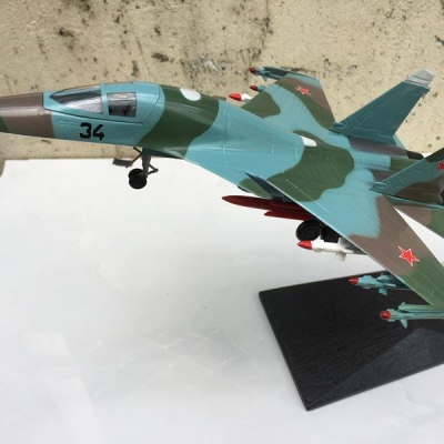 Mô hình Máy báy SU-34 tỷ lệ 1:72 ABS