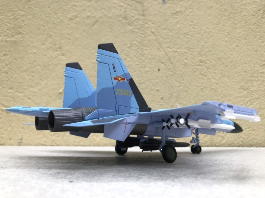 ​Mô hình máy bay SU-35 Fighter  tỷ lệ 1:72
