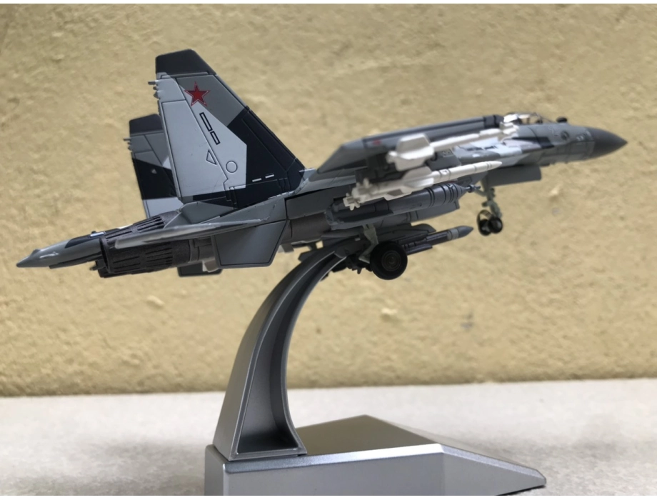 Mô hình Máy bay SU-35B Super Flanke tỷ lệ 1:100