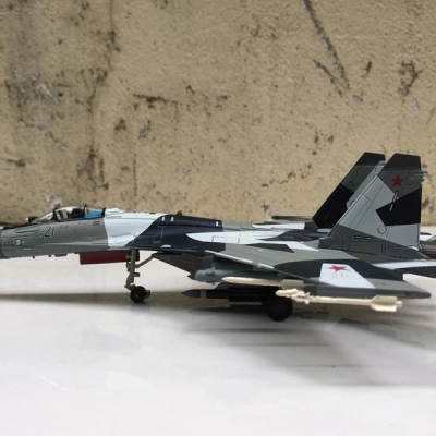 Mô hình Máy bay SU-35B Super Flanke  tỷ lệ 1:100
