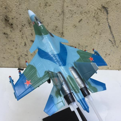 Mô hình Máy báy SU-37 tỷ lệ 1:72