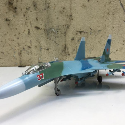 Mô hình Máy báy SU-37 tỷ lệ 1:72