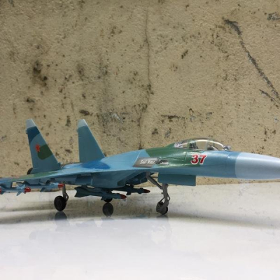 Mô hình Máy báy SU-37 tỷ lệ 1:72