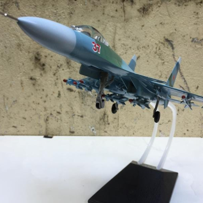 Mô hình Máy báy SU-37 tỷ lệ 1:72