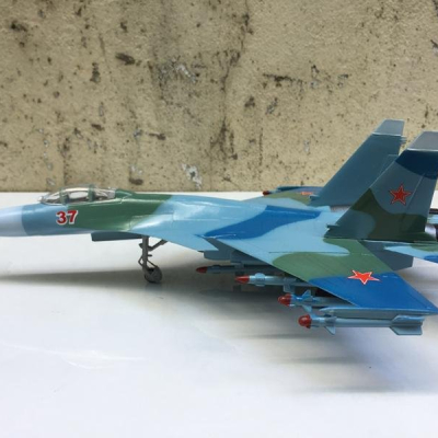 Mô hình Máy báy SU-37 tỷ lệ 1:72