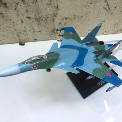 Mô hình Máy báy SU-37 tỷ lệ 1:72