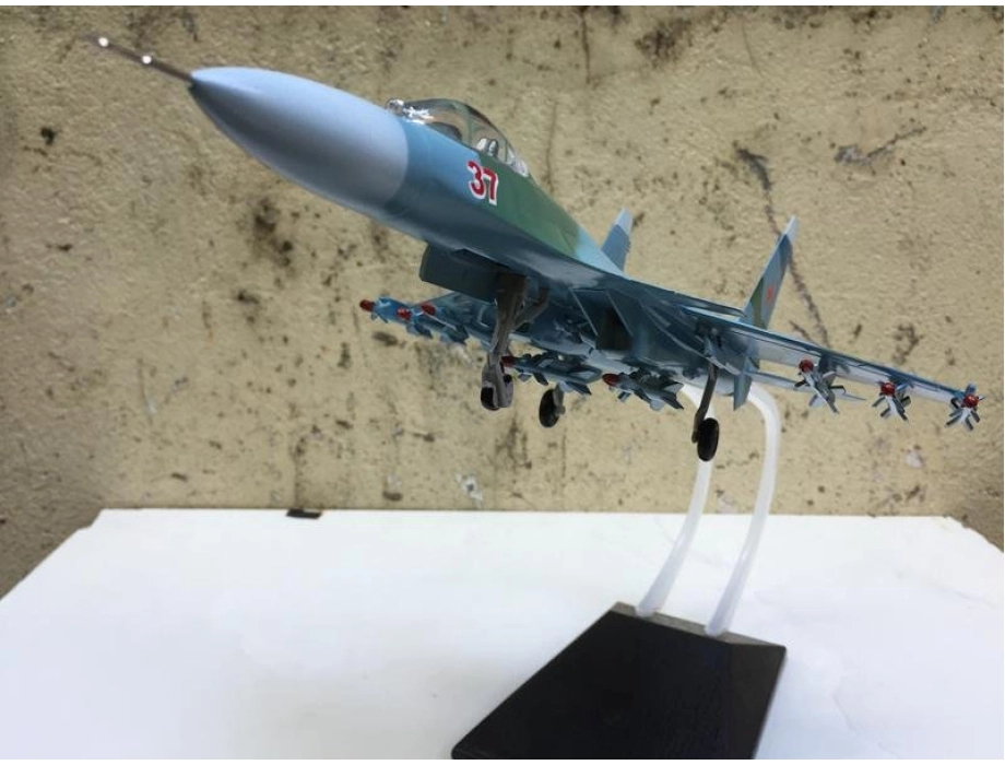 Mô hình Máy báy SU-37 tỷ lệ 1:72
