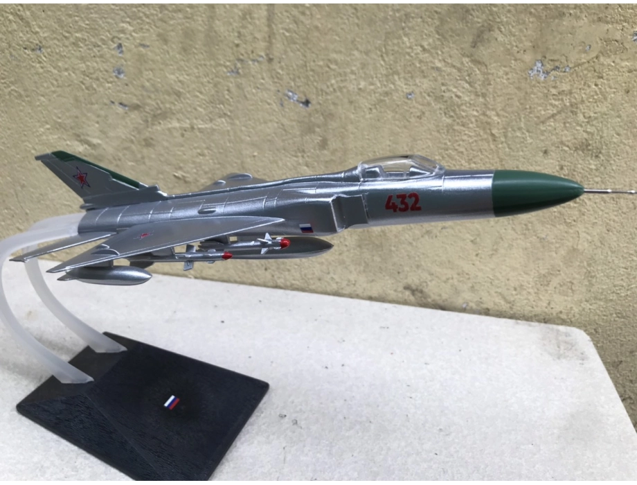 Mô hình Máy báy Sukhoi SU-15 Flangon tỷ lệ 1:72 ABS