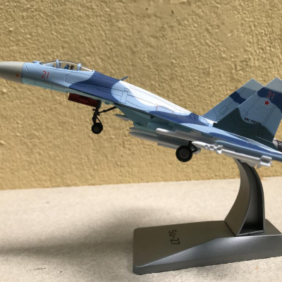 Mô hình Máy bay Sukhoi SU-27 tỷ lệ 1:100