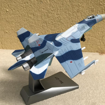 Mô hình Máy bay Sukhoi SU-27 tỷ lệ 1:100