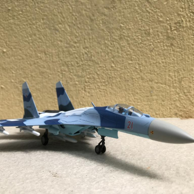 Mô hình Máy bay Sukhoi SU-27 tỷ lệ 1:100