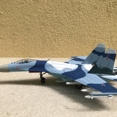 Mô hình Máy bay Sukhoi SU-27 tỷ lệ 1:100