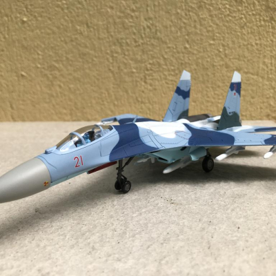 Mô hình Máy bay Sukhoi SU-27 tỷ lệ 1:100