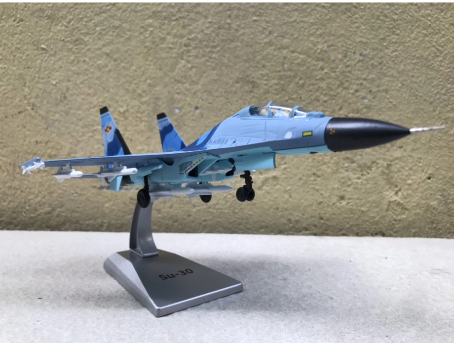 Mô hình Máy bay Sukhoi SU-30 Không Quân Việt Nam tỷ lệ 1:100