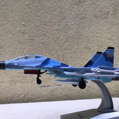 Mô hình Máy bay Sukhoi SU-30 Việt Nam tỷ lệ 1:100