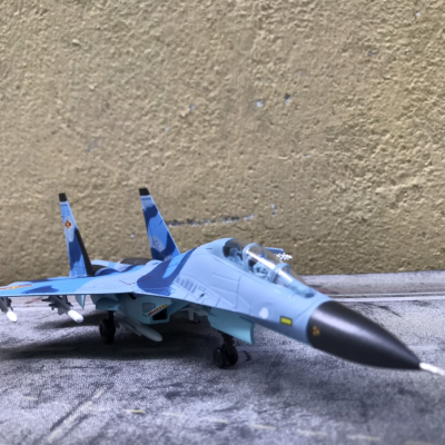 Mô hình Máy bay Sukhoi SU-30 Việt Nam tỷ lệ 1:100