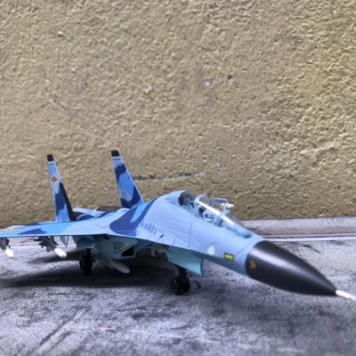 Mô hình Máy bay Sukhoi SU-30 Việt Nam tỷ lệ 1:100