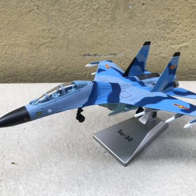 Mô hình Máy bay Sukhoi SU-30 Việt Nam tỷ lệ 1:100