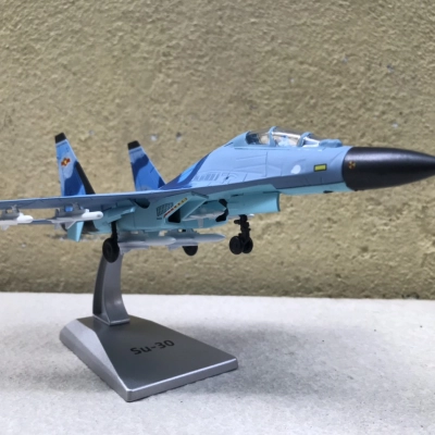 Mô hình Máy bay Sukhoi SU-30 Việt Nam tỷ lệ 1:100