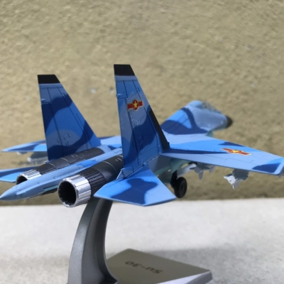 Mô hình Máy bay Sukhoi SU-30 Việt Nam tỷ lệ 1:100