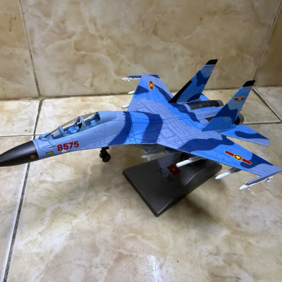 ​Mô hình Máy bay Sukhoi SU-30Mk2 Việt Nam  tỷ lệ 1:100