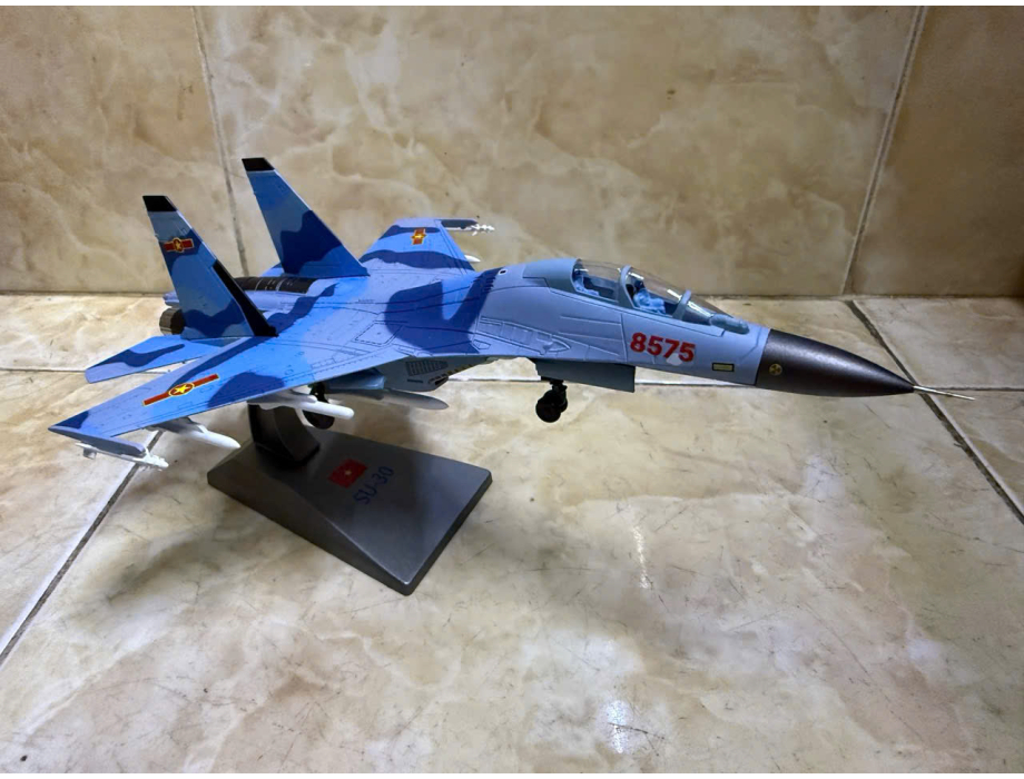 Mô hình Máy bay Sukhoi SU-30Mk2 Việt Nam tỷ lệ 1:100 Mô hình Máy bay Sukhoi SU-30Mk2 Việt Nam tỷ lệ 1:100