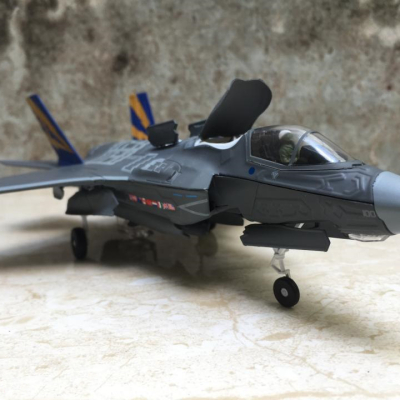 Mô hình Máy bay Tàng hình F-35C Lighning II tỷ lệ 1:72