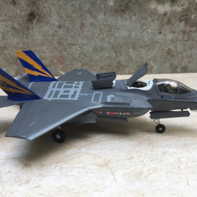 Mô hình Máy bay Tàng hình F-35C Lighning II tỷ lệ 1:72