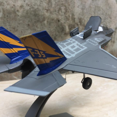 Mô hình Máy bay Tàng hình F-35C Lighning II tỷ lệ 1:72