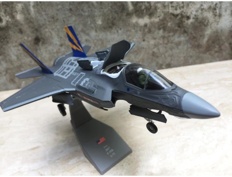Mô hình Máy bay Tàng hình F-35C Lighning II tỷ lệ 1:72