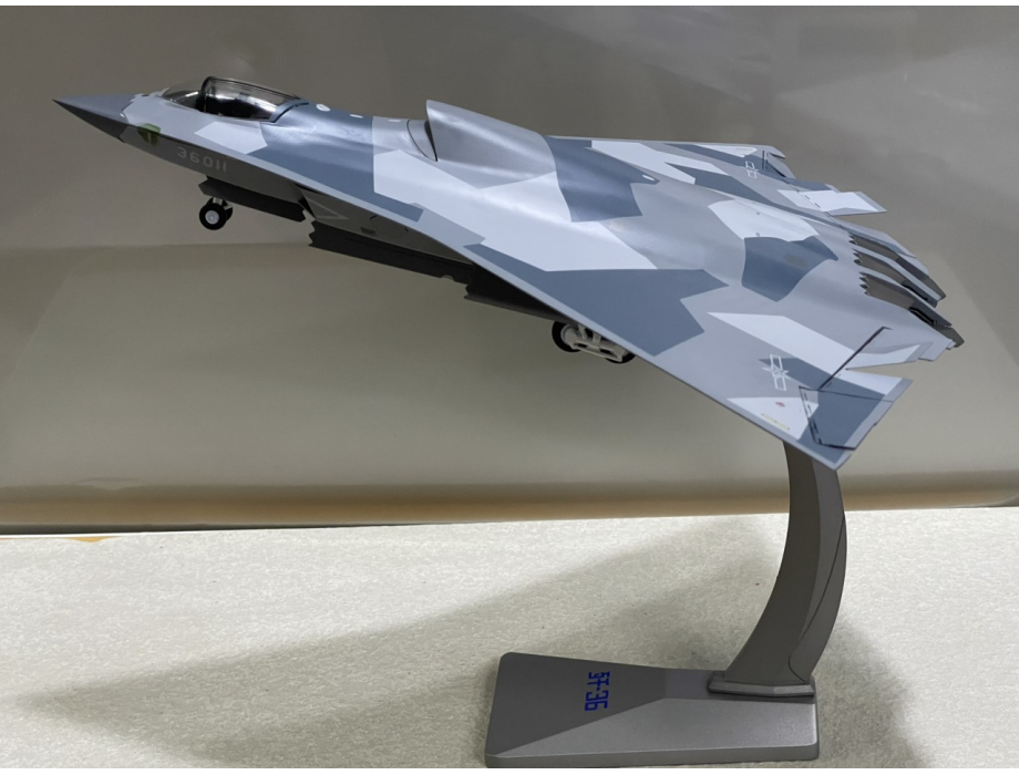 ​Mô hình Máy bay tàng hình J-36 tỷ lệ 1:72