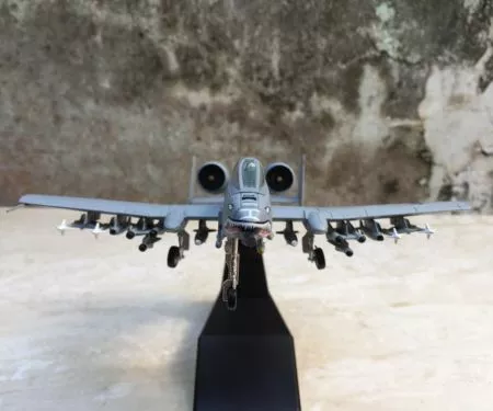 ​Mô hình máy bay Tiêm kích A-10  tỷ lệ 1:100
