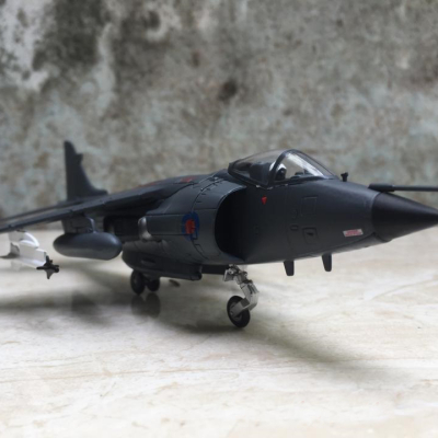 Máy bay Tiêm kích (Anh)  BAE Sea Harrier II tỷ lệ 1:72