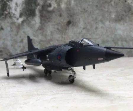 ​Máy bay Tiêm kích (Anh)  BAE Sea Harrier II tỷ lệ 1:72