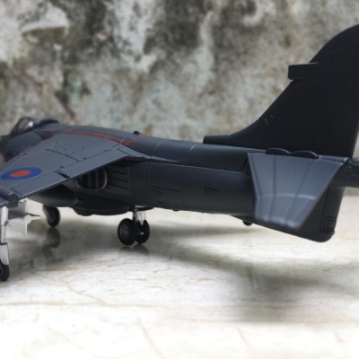 Máy bay Tiêm kích (Anh)  BAE Sea Harrier II tỷ lệ 1:72