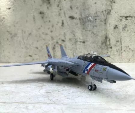 ​Mô hình Máy bay Tiêm kích F-14 Super Tomcat tỷ lệ 1:100