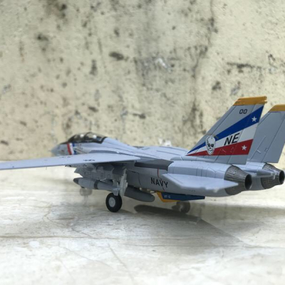 Mô hình Máy bay Tiêm kích F-14 Super Tomcat tỷ lệ 1:100