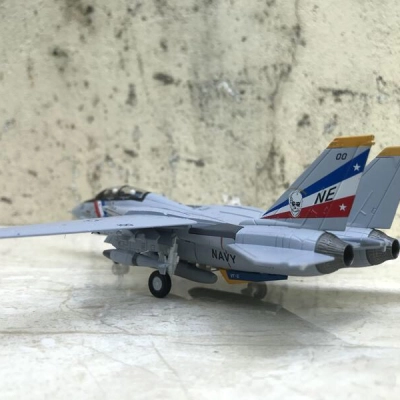 Mô hình Máy bay Tiêm kích F-14 Super Tomcat tỷ lệ 1:100