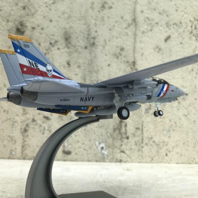 Mô hình Máy bay Tiêm kích F-14 Super Tomcat tỷ lệ 1:100