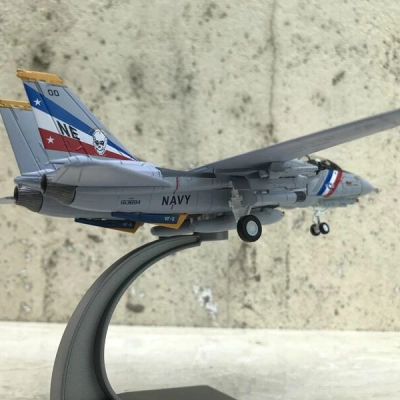 Mô hình Máy bay Tiêm kích F-14 Super Tomcat tỷ lệ 1:100