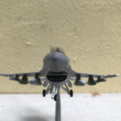 Mô hình máy bay Tiêm kích F-16 Fighting Falcon tỷ lệ 1:72