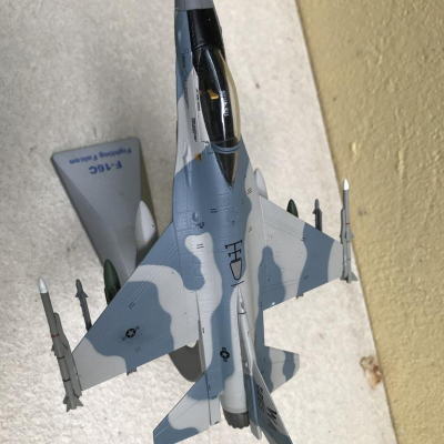 Mô hình máy bay Tiêm kích F-16 Fighting Falcon tỷ lệ 1:72