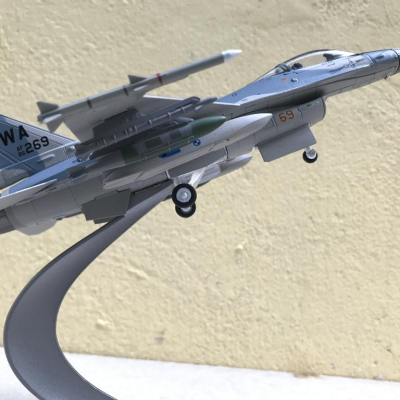 Mô hình máy bay Tiêm kích F-16 Fighting Falcon tỷ lệ 1:72