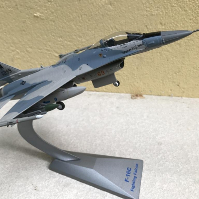Mô hình máy bay Tiêm kích F-16 Fighting Falcon tỷ lệ 1:72