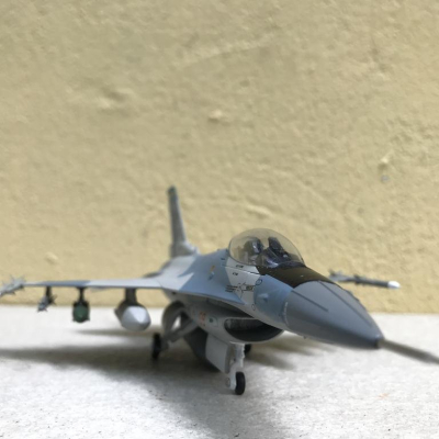 Mô hình máy bay Tiêm kích F-16 Fighting Falcon tỷ lệ 1:72