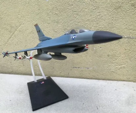 ​Mô hình Máy báy Tiêm kich F-16 Nhựa ABS tỷ lệ 1:72 