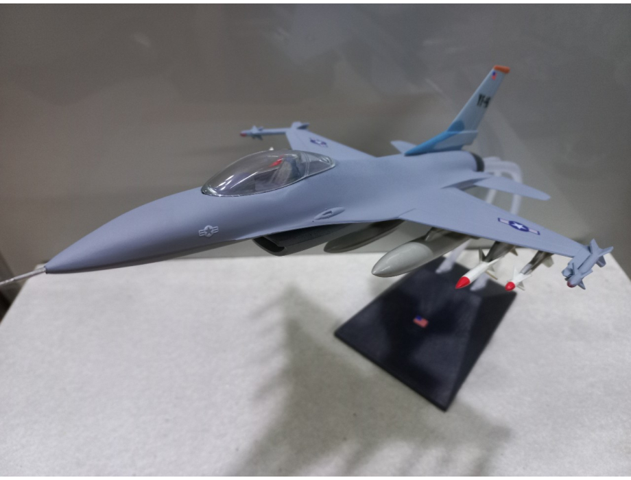 Mô hình Máy báy Tiêm kich F-16 tỷ lệ 1:48 Mô hình Máy báy Tiêm kich F-16 tỷ lệ 1:48