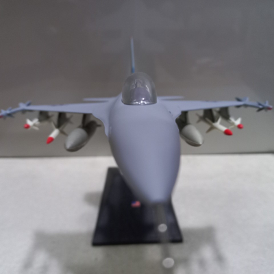 Mô hình Máy báy Tiêm kich F-16 tỷ lệ 1:48