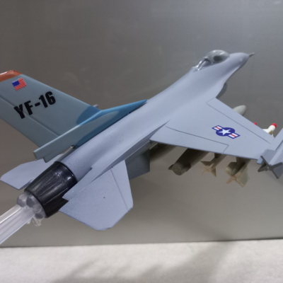Mô hình Máy báy Tiêm kich F-16 tỷ lệ 1:48