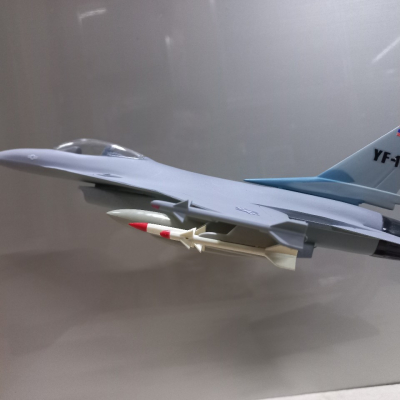Mô hình Máy báy Tiêm kich F-16 tỷ lệ 1:48